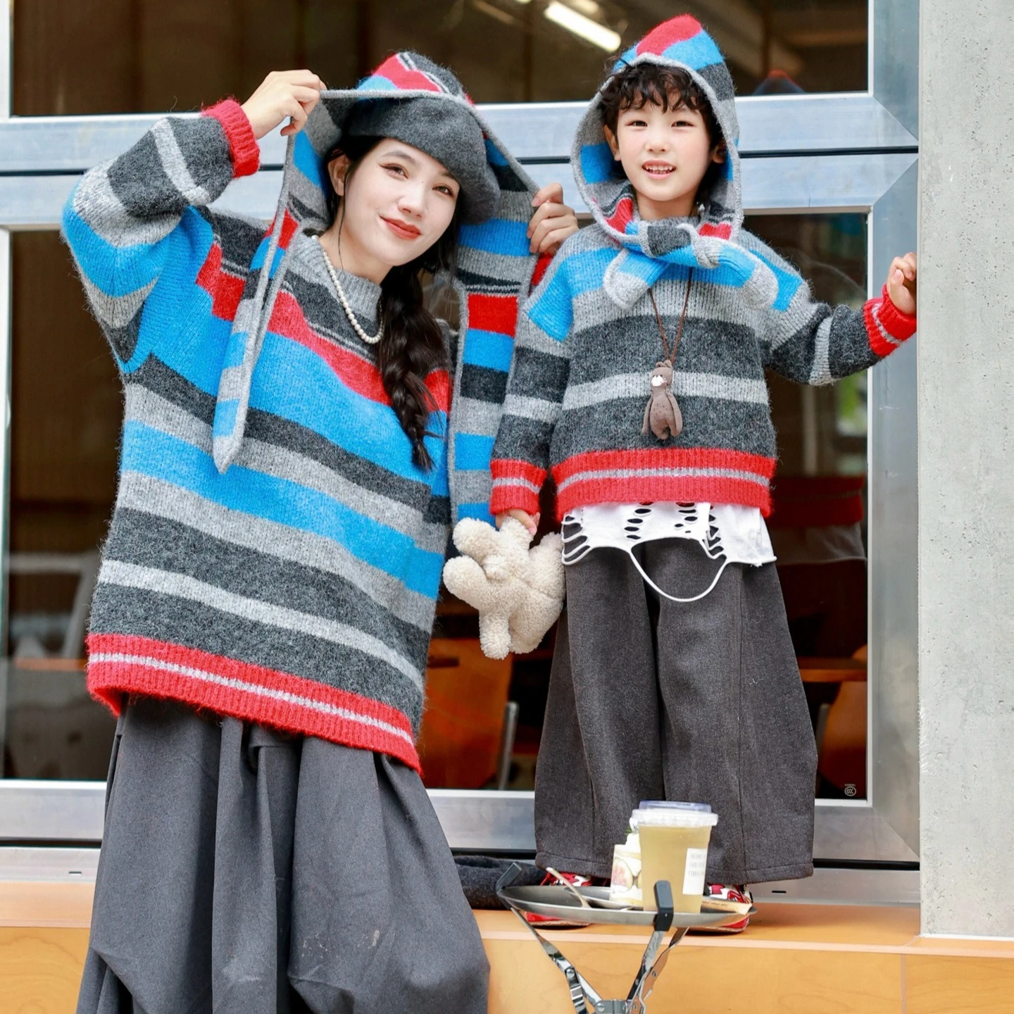 2025 Winter Detachable Hooded Striped Sweater Set for Mom and Child Cozy Lazy Style Oversized Knitwear Family Matching Outfit
2025 Winter Detachable Hooded Striped Sweater Set for Mom and Child Cozy Lazy Style Oversized Knitwear Family Matching Outfit