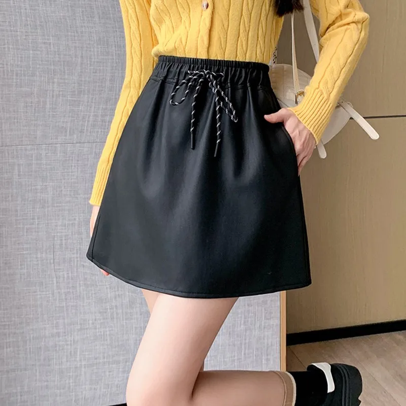 Повседневная юбка с высокой талией, женское новое поступление 2024, осенний простой стиль, однотонная женская мини-юбка трапециевидной формы из искусственной кожи, W1918
Повседневная юбка с высокой талией, женское новое поступление 2024, осенний простой стиль, однотонная женская мини-юбка трапециевидной формы из искусственной кожи, W1918