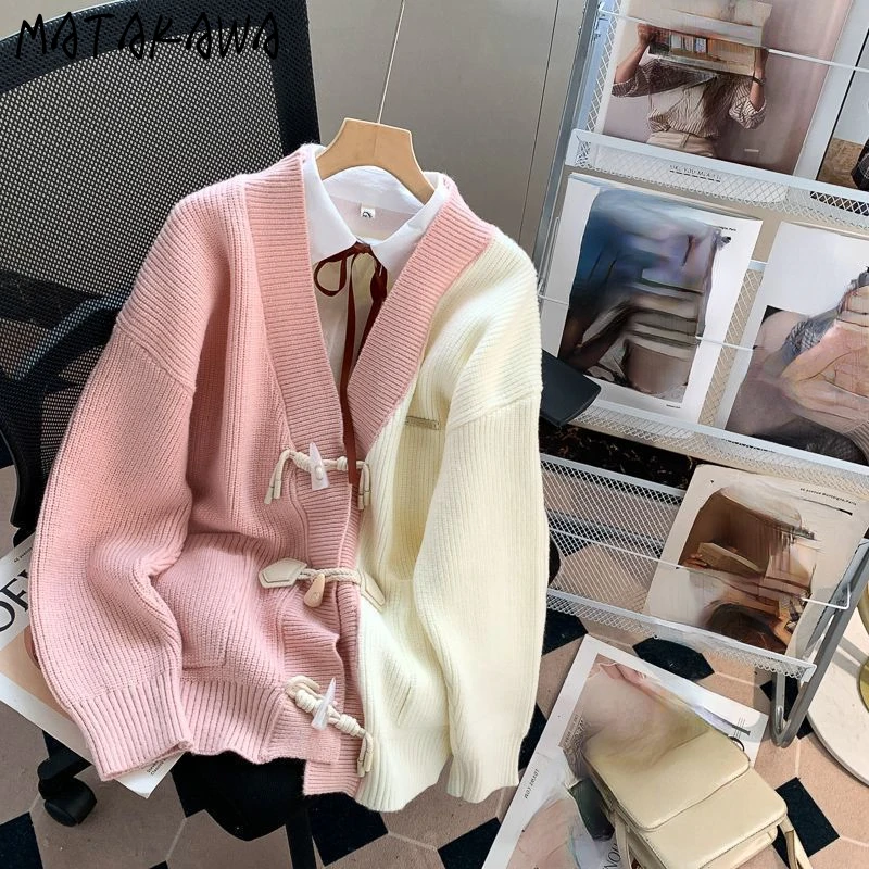 Matakawa Contrast Color Women Cardigans V Neck Horn Buttons Japanese Style Sweet Sweaters Loose Thick Vintage Sueter Mujer
Matakawa Contrast Color Women Cardigans V Neck Horn Buttons Japanese Style Sweet Sweaters Loose Thick Vintage Sueter Mujer