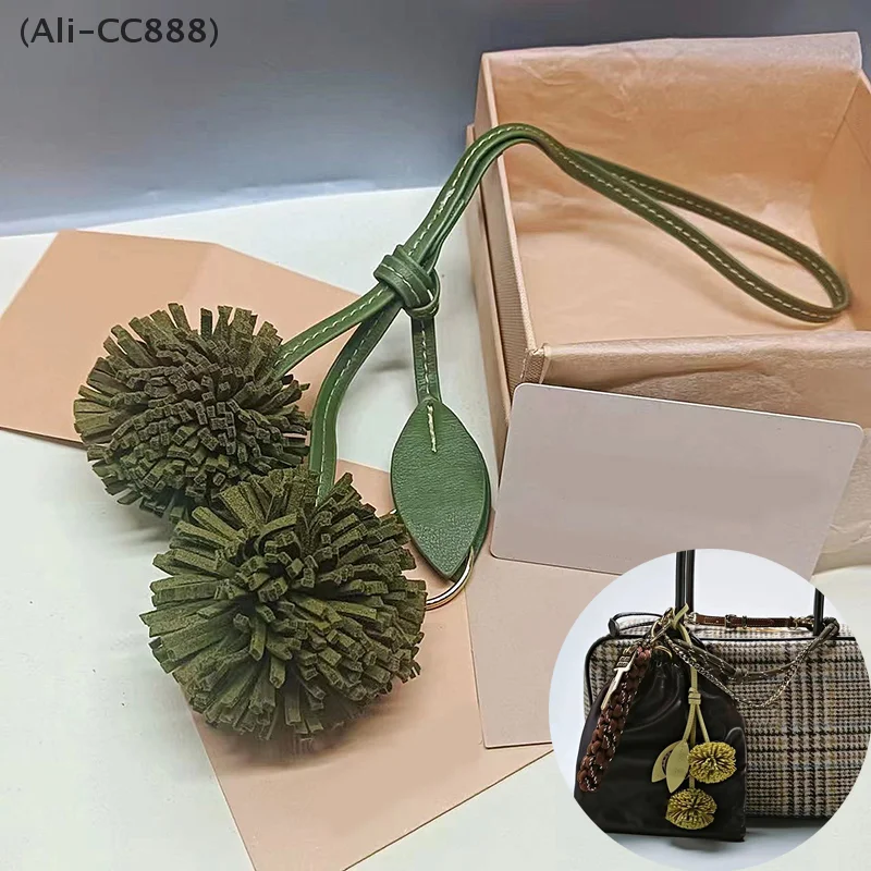 Autumn/Winter New Daisy Ball Leaf Tassel Pendant Bag Charms Backpack Decoration For Women
Autumn/Winter New Daisy Ball Leaf Tassel Pendant Bag Charms Backpack Decoration For Women