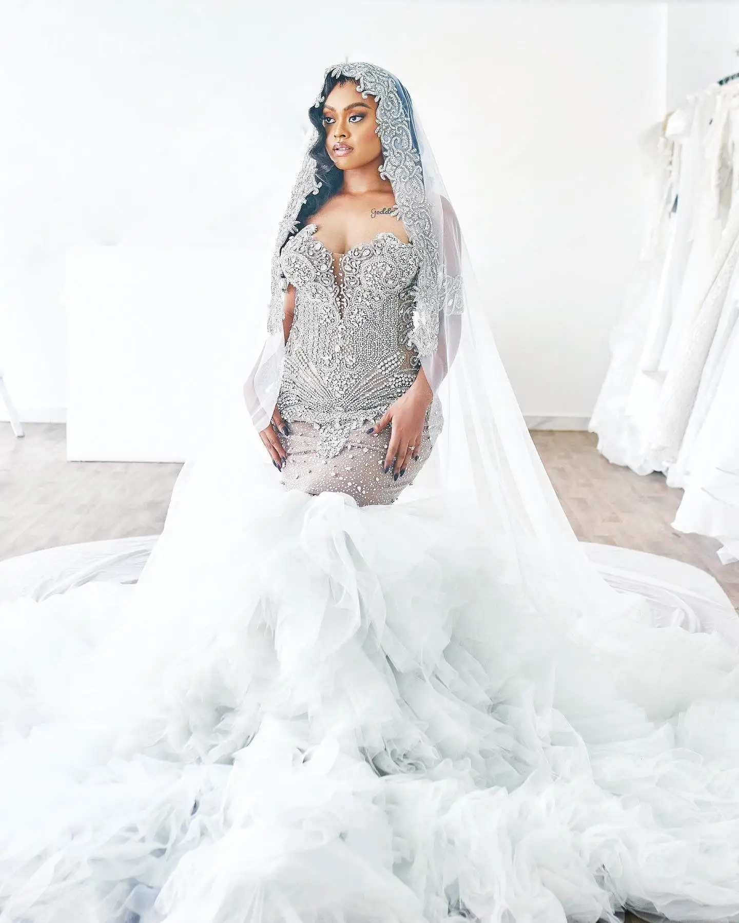 Customized Arabic Plus Size Luxurious Mermaid Wedding Dress Beaded Crystals Tulle Detachable Train Tiers Bridal Gowns Dress
Customized Arabic Plus Size Luxurious Mermaid Wedding Dress Beaded Crystals Tulle Detachable Train Tiers Bridal Gowns Dress