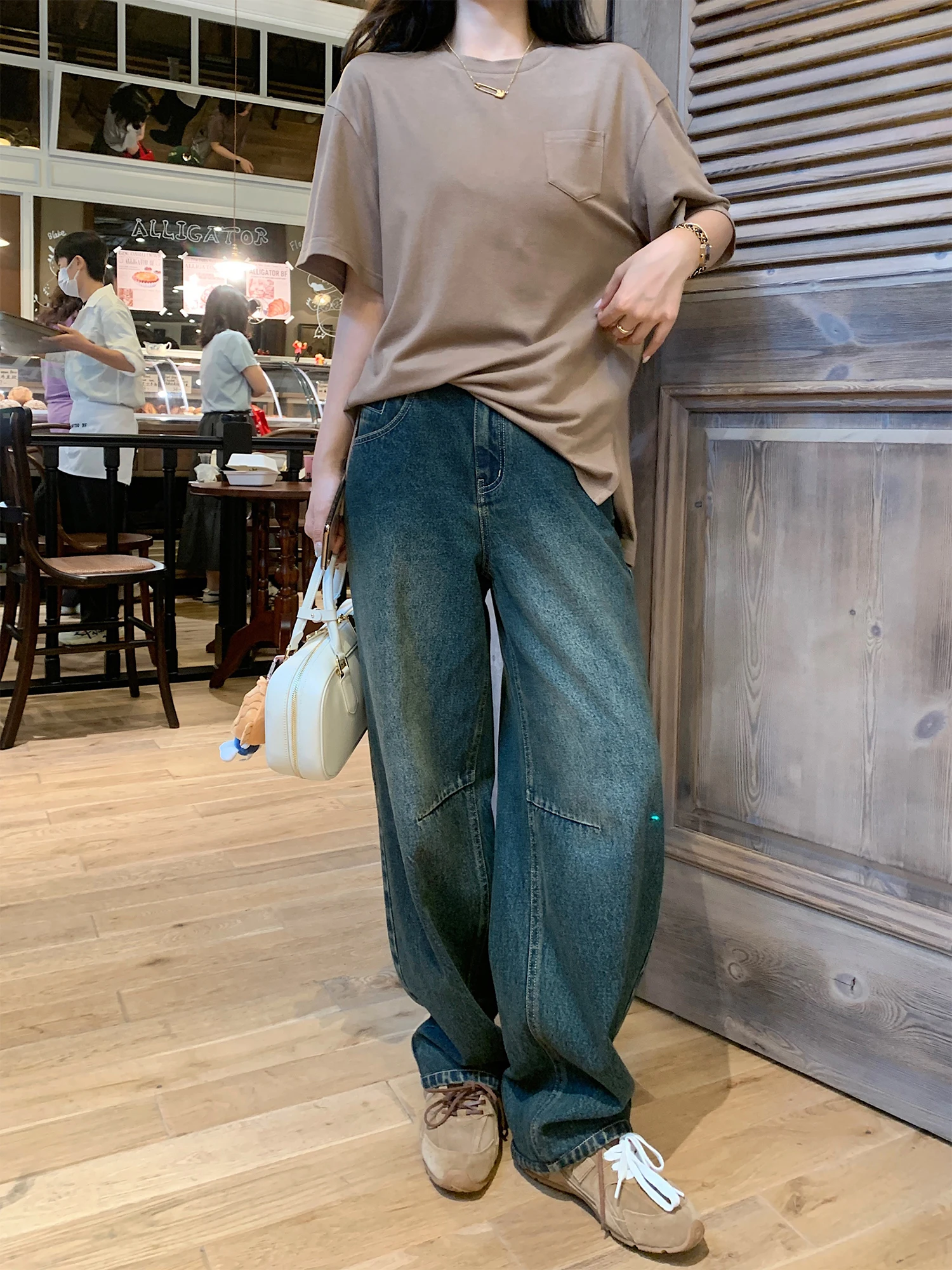 Lilylikes винтажные хлопковые джинсовые брюки с завышенной талией, широкие брюки в диагональную полоску, повседневные универсальные женские джинсы, осенний сезон
Lilylikes винтажные хлопковые джинсовые брюки с завышенной талией, широкие брюки в диагональную полоску, повседневные универсальные женские джинсы, осенний сезон