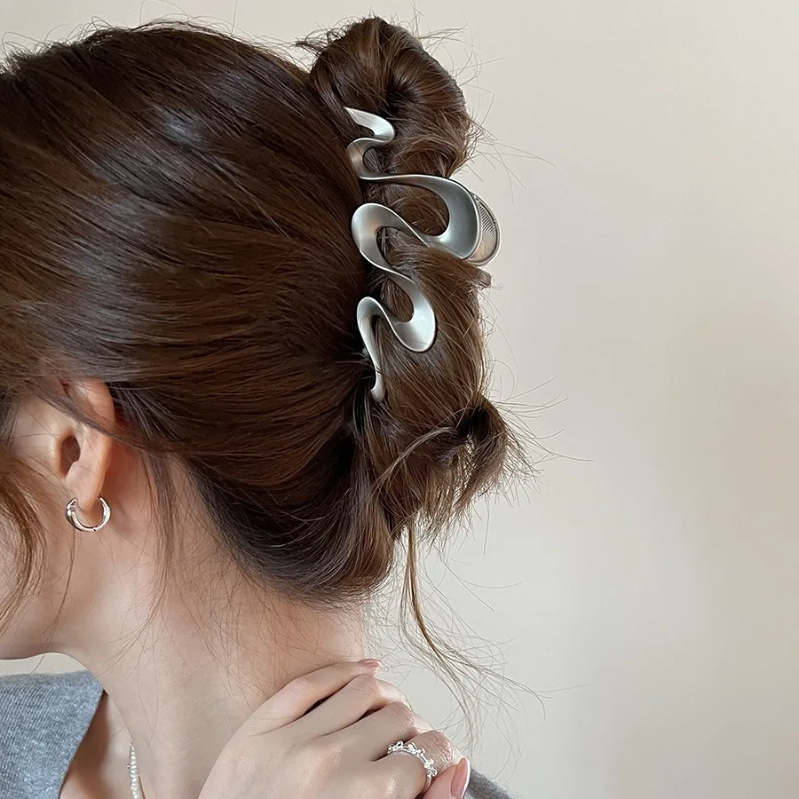 Medium Metal Shark Hair Clip Sweet Cool Silver Premium Updo Back Head Claw for Women Daily Sturdy
Medium Metal Shark Hair Clip Sweet Cool Silver Premium Updo Back Head Claw for Women Daily Sturdy