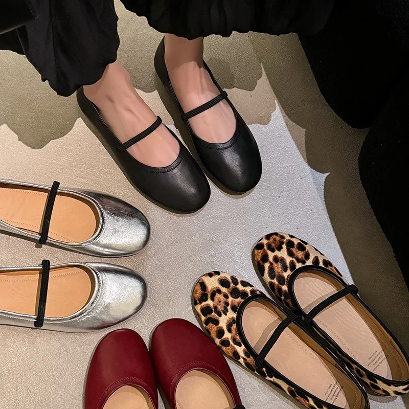 Arden Furtado 2025 Spring leopard print Ballet flats Round toe word-cingulate cowhide Single shoe Mixed Colors Large size shoes
Arden Furtado 2025 Spring leopard print Ballet flats Round toe word-cingulate cowhide Single shoe Mixed Colors Large size shoes