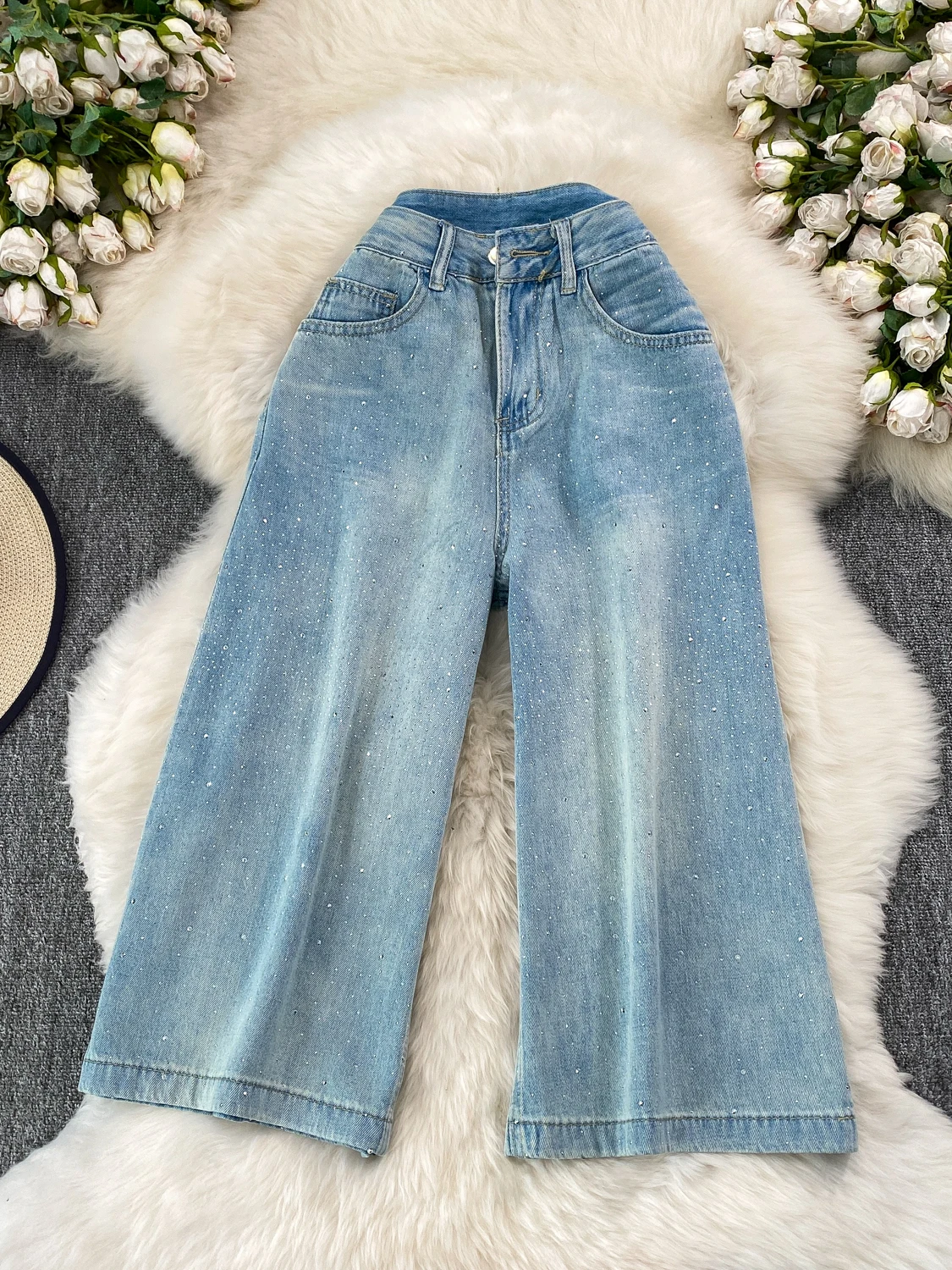 Retro Shiny Rhinestone Denim Wide Leg Pants High Waist American Style Summer Women's Fashion Nine Points Straight Cut Trousers
Retro Shiny Rhinestone Denim Wide Leg Pants High Waist American Style Summer Women's Fashion Nine Points Straight Cut Trousers