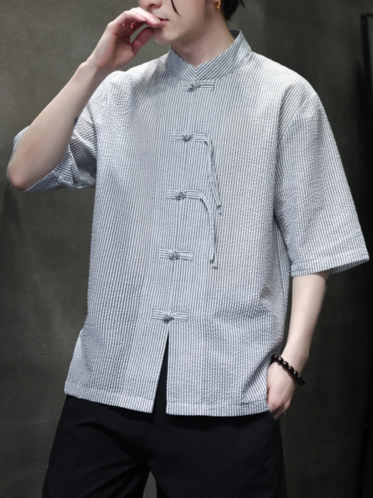 Loose Fit Linen Stripe irt Men's ort Sve Summer Cotton Linen Five Sve irt Chinese Sle Youth Faion Casual irt
Loose Fit Linen Stripe irt Men's ort Sve Summer Cotton Linen Five Sve irt Chinese Sle Youth Faion Casual irt