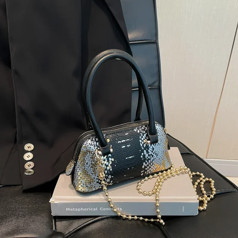 2025 Fashion New Hot Sale Serpentine PU Small Shell Shoulder & Crossbody Bags Chains Popularity Super Cool Handbags for Women
2025 Fashion New Hot Sale Serpentine PU Small Shell Shoulder & Crossbody Bags Chains Popularity Super Cool Handbags for Women