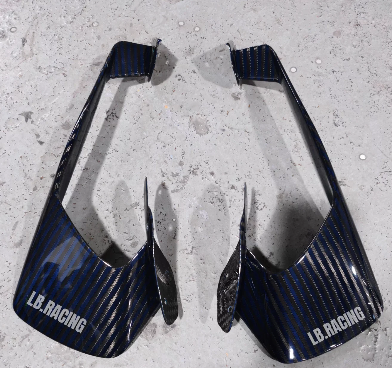 For R1 R1M front carbon fiber wings
For R1 R1M front carbon fiber wings
