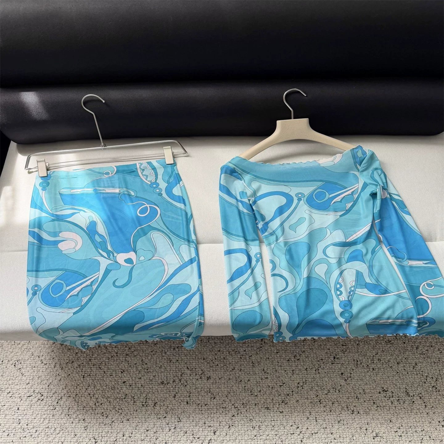 Casual Ladies Slim T-Shirt Fashion Women's Blue Stretchable Skirt Set Sexy Printed Top Outfits
Casual Ladies Slim T-Shirt Fashion Women's Blue Stretchable Skirt Set Sexy Printed Top Outfits