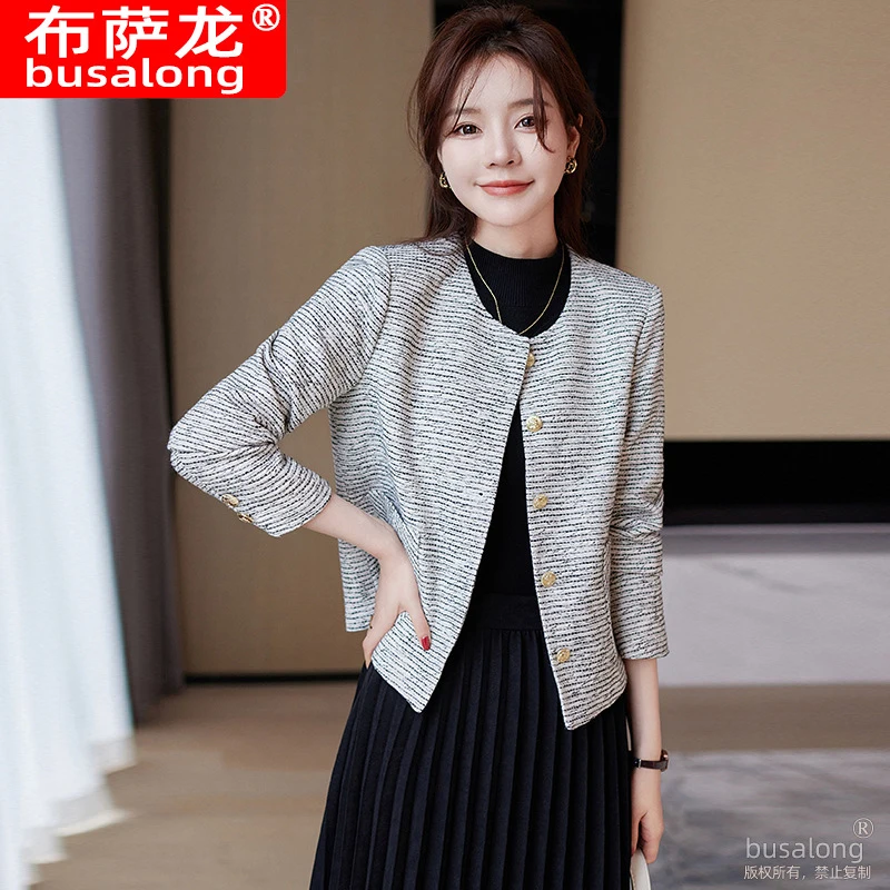 New style blazer with a business vibe, long-sleeved professional women's suit, formal women's jacket, workwear996
New style blazer with a business vibe, long-sleeved professional women's suit, formal women's jacket, workwear996