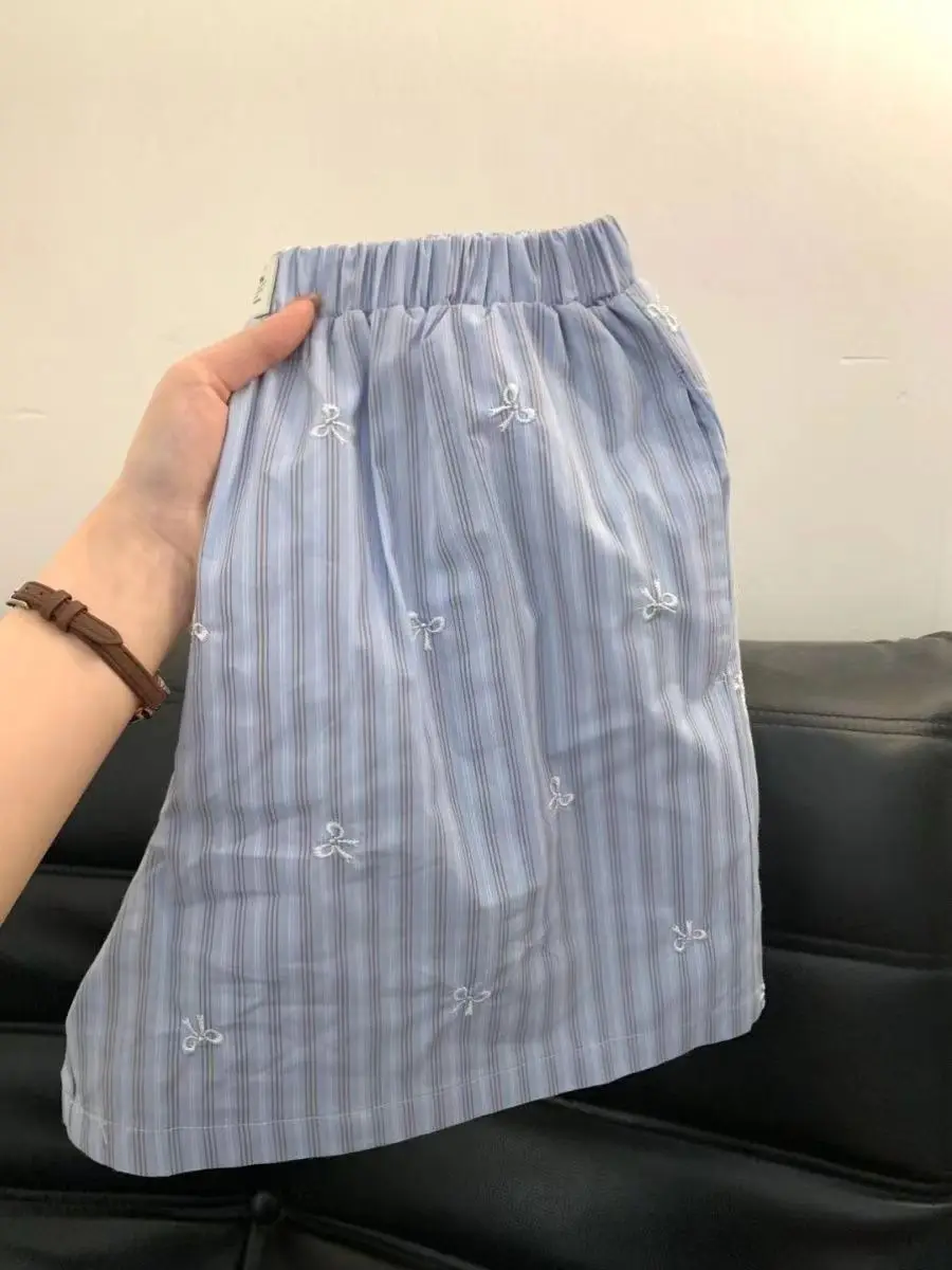 Wedbleser Fashion Women Shorts 2025 Summer Fresh Bow Embroidery Vertical Stripe Casual Pants New Straight Shorts
Wedbleser Fashion Women Shorts 2025 Summer Fresh Bow Embroidery Vertical Stripe Casual Pants New Straight Shorts
