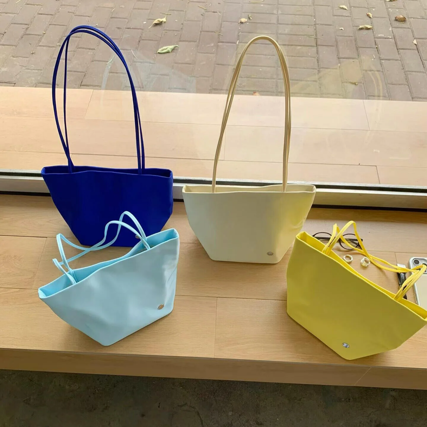 New Simple Lightweight Dopamine Nylon Bucket Bag With Large Capacity Zippered Inner Pocket Cute Women's Shoulder Bag
New Simple Lightweight Dopamine Nylon Bucket Bag With Large Capacity Zippered Inner Pocket Cute Women's Shoulder Bag