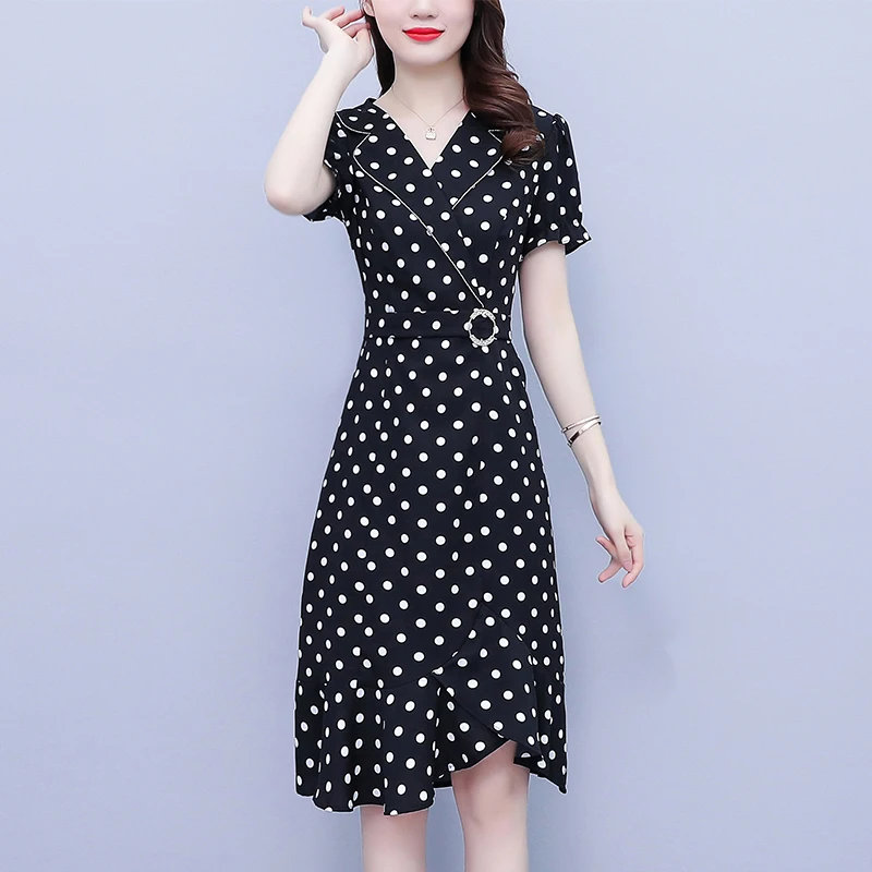 2022 New Elegant Black Polka Dot Large Size V-neck Chiffon Dress Women's Clothing Summer Short Sleeve Waist Slim Dress jp25
2022 New Elegant Black Polka Dot Large Size V-neck Chiffon Dress Women's Clothing Summer Short Sleeve Waist Slim Dress jp25