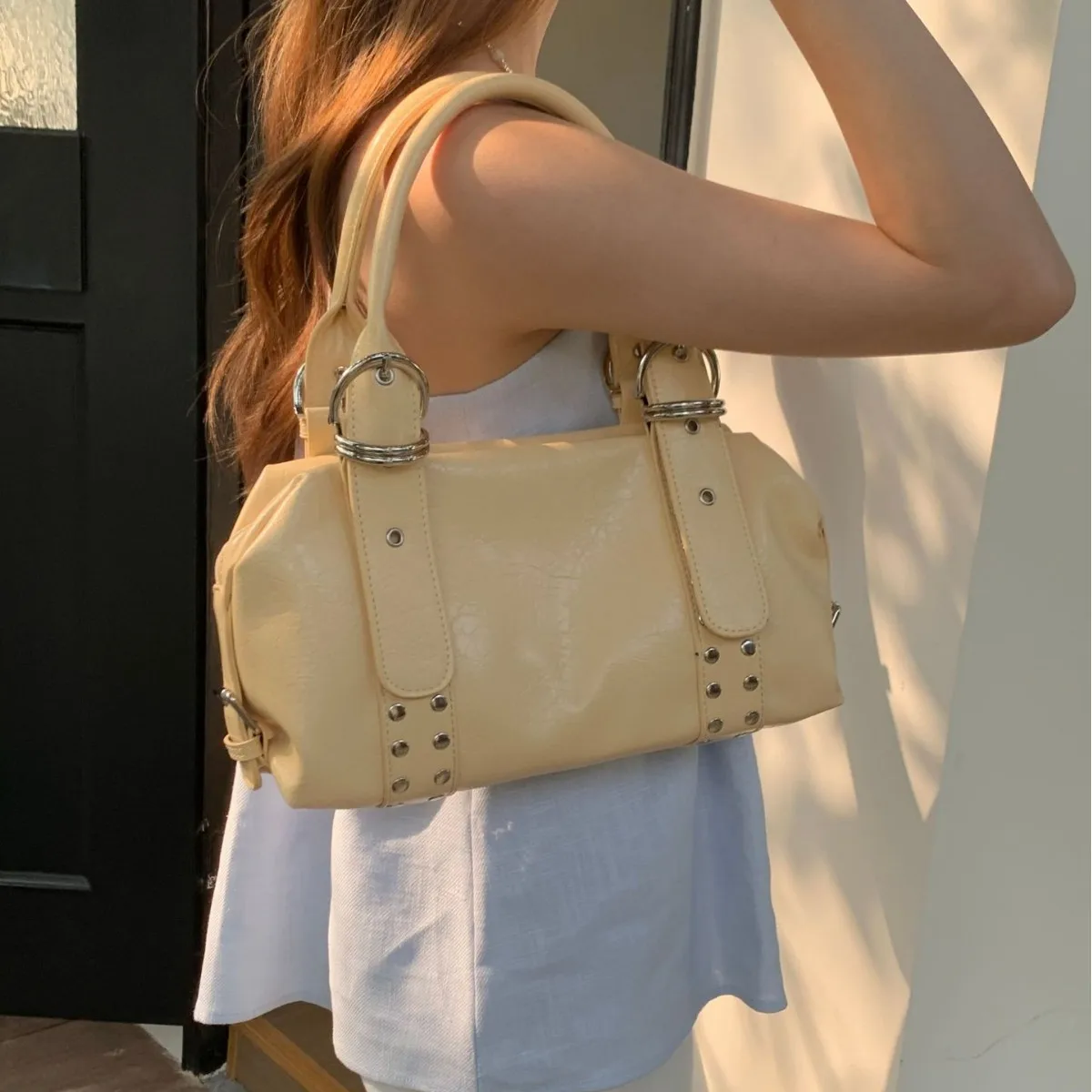 Fashion Rivet Bowling Bag Designer Women Handbags Luxury Soft Pu Leather Shoulder Bags Y2K Motorcycle Bag 2025
Fashion Rivet Bowling Bag Designer Women Handbags Luxury Soft Pu Leather Shoulder Bags Y2K Motorcycle Bag 2025