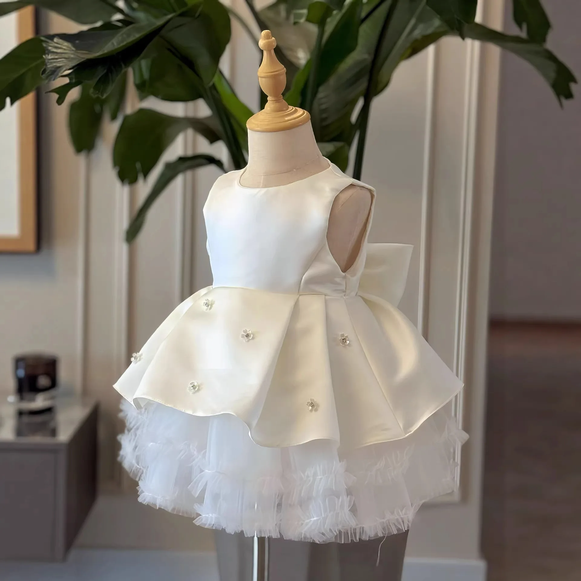 Custom Flower Girl Dress Wedding Gown Birthday Party Pageant Sleeveless Bow Back Satin Tulle Baby Dress فساتين اطفال
Custom Flower Girl Dress Wedding Gown Birthday Party Pageant Sleeveless Bow Back Satin Tulle Baby Dress فساتين اطفال