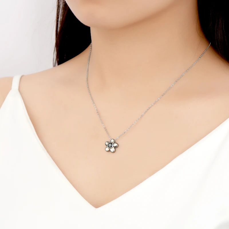 IOGOU Real 5mm 0.5ct Black Moissanite Bezel Setting Sunflower Pendant Necklace for Girls 925 Silver Fashione Birthday Party Gift
IOGOU Real 5mm 0.5ct Black Moissanite Bezel Setting Sunflower Pendant Necklace for Girls 925 Silver Fashione Birthday Party Gift