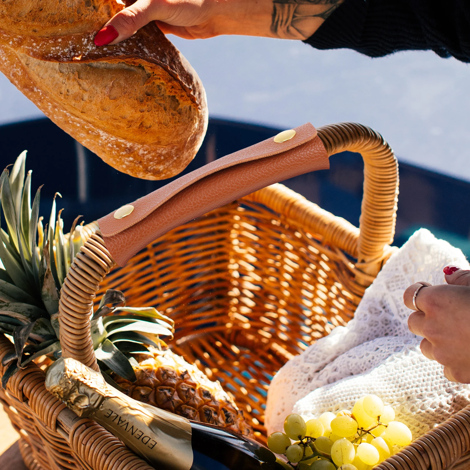 1Pcs Handbag Handle Cover PU Sleeve Comfortable Soft Protective Wrap for Luggage Duffel Shopping Bag Carrier Handle
1Pcs Handbag Handle Cover PU Sleeve Comfortable Soft Protective Wrap for Luggage Duffel Shopping Bag Carrier Handle