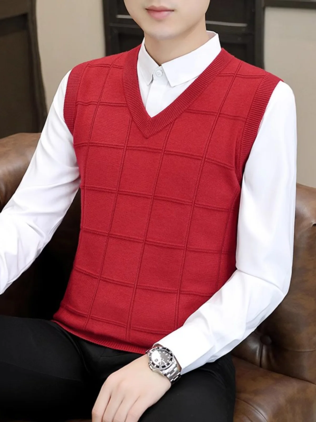 Мужской вязаный жилет с V-образным вырезом, осенне-зимний, модный, красный, в корейском стиле, с клетчатым узором, приталенный, базовый слой
Мужской вязаный жилет с V-образным вырезом, осенне-зимний, модный, красный, в корейском стиле, с клетчатым узором, приталенный, базовый слой