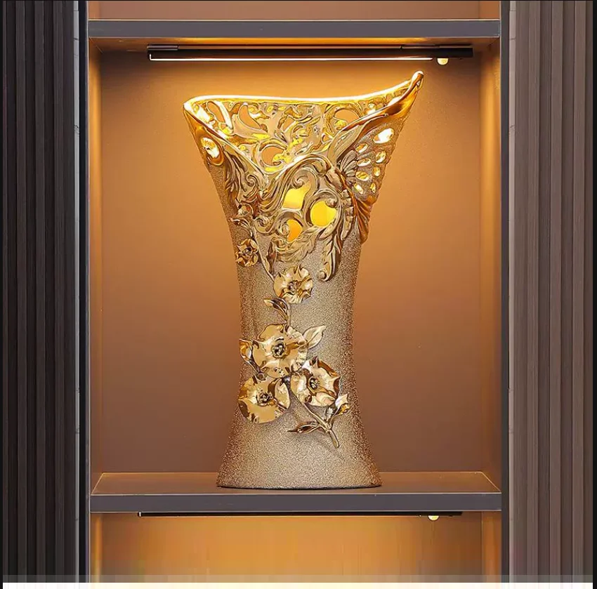 European style golden ceramic vase, living room entrance, office, hotel ceramic decoration, high-end handicrafts
European style golden ceramic vase, living room entrance, office, hotel ceramic decoration, high-end handicrafts