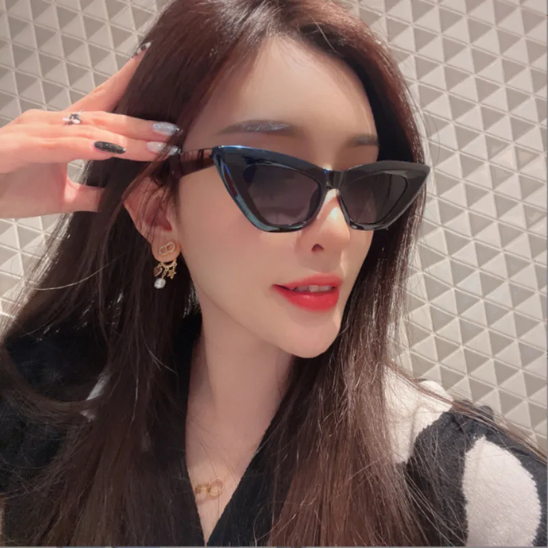 Fashion Classic Cat Eye Women's Sunglasses for Party Vintage Cateye Eyeglasses for lady Unisex Streetwear Accessories UV400
Fashion Classic Cat Eye Women's Sunglasses for Party Vintage Cateye Eyeglasses for lady Unisex Streetwear Accessories UV400