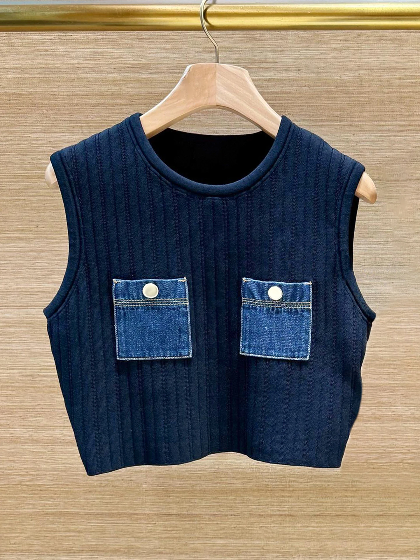 Высококачественный женский джинсовый вязаный жилет, комплект из топа и юбки, осенний ансамбль Faion, круглый комплект из двух предметов из полиэфирного волокна
Высококачественный женский джинсовый вязаный жилет, комплект из топа и юбки, осенний ансамбль Faion, круглый комплект из двух предметов из полиэфирного волокна