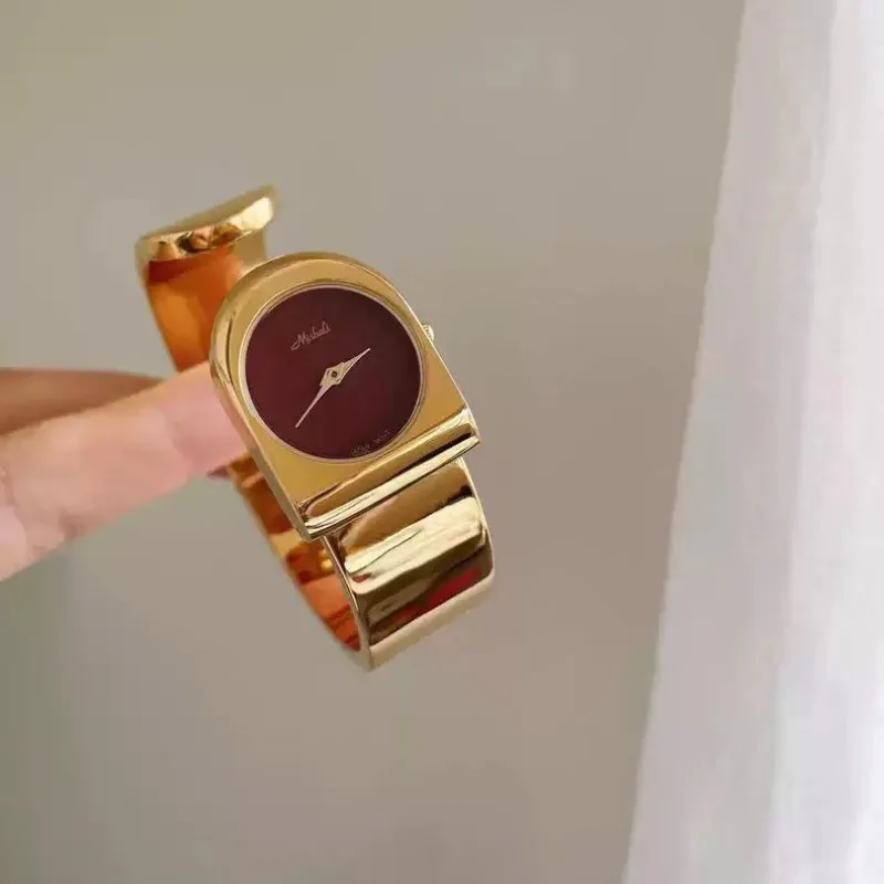 Новые женские часы Gold Angola Red Design: нишевый легкий люкс, премиальный стиль, оригинальный бренд
Новые женские часы Gold Angola Red Design: нишевый легкий люкс, премиальный стиль, оригинальный бренд