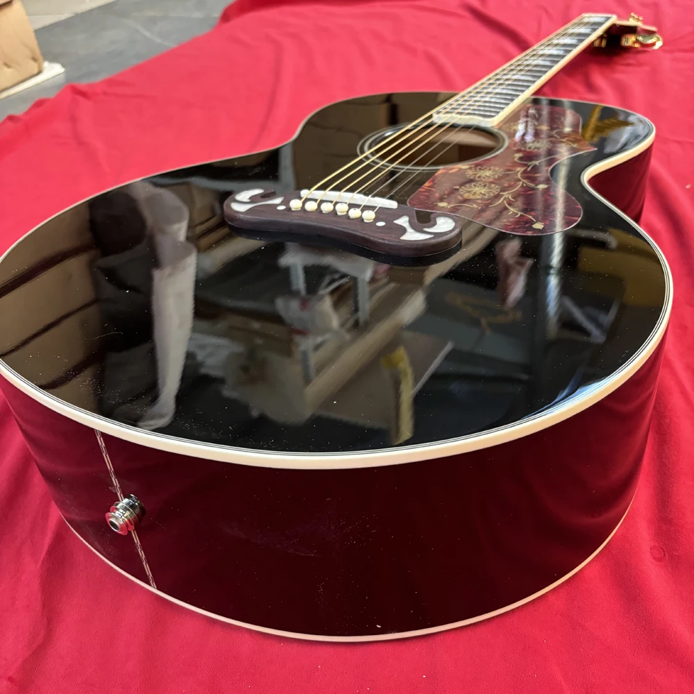 Classical guitarr high-quality hardware, stable tuning, comfortable neck, balanced tone
Classical guitarr high-quality hardware, stable tuning, comfortable neck, balanced tone