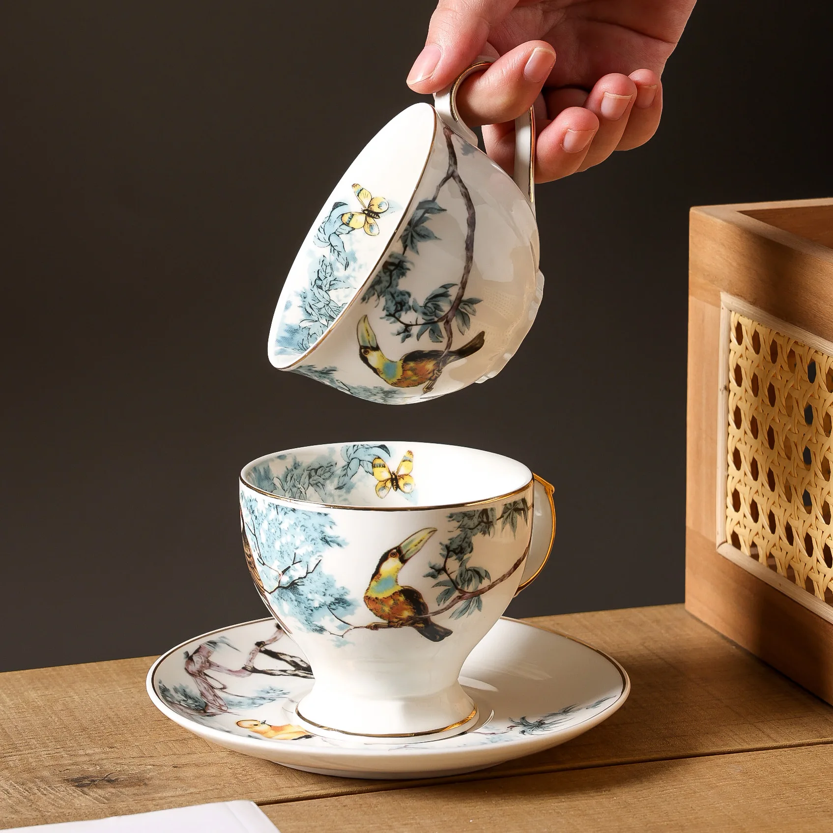 TQH Flower and bird coffee cups and saucers, hand-painted ceramic mugs, household afternoon tea cups
TQH Flower and bird coffee cups and saucers, hand-painted ceramic mugs, household afternoon tea cups