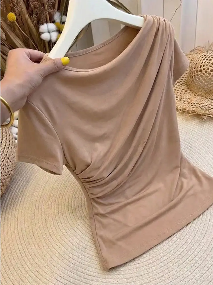 Casual Loose Women's T-shirt Summer Fashionable Versatile Pleated round Neck Short Sleeve Top Not Repeating Style High-End Fe...
Casual Loose Women's T-shirt Summer Fashionable Versatile Pleated round Neck Short Sleeve Top Not Repeating Style High-End Fe...