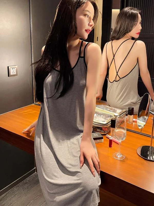 plus Size Women's Summer Pure Desire Backless Crossed Strap Sleepwear Hollow out Home Dress Mid-Length Gown Casual Leisure
plus Size Women's Summer Pure Desire Backless Crossed Strap Sleepwear Hollow out Home Dress Mid-Length Gown Casual Leisure