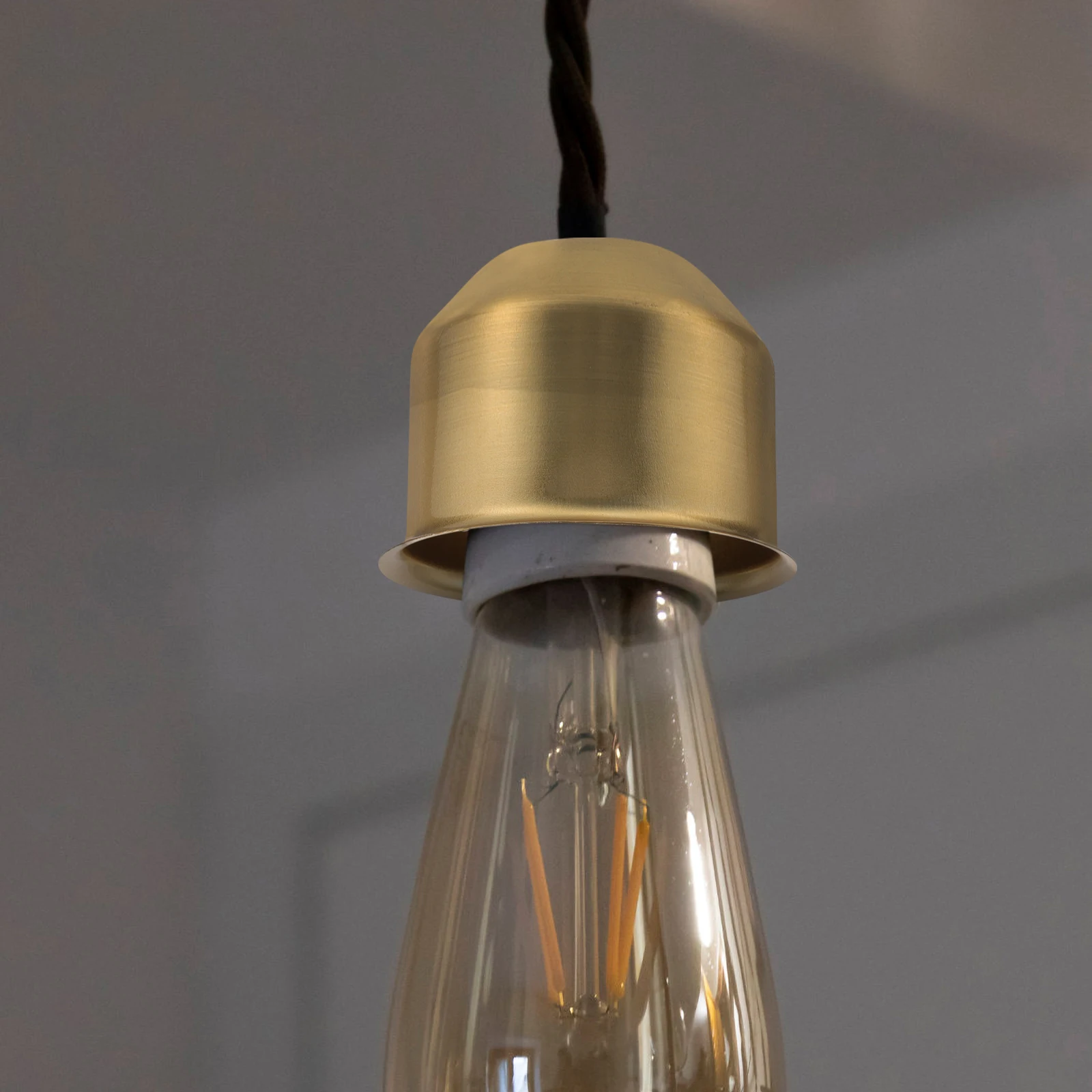 s LED Copper E27 Socket Cup Modern Finials Metal Lamp Holder Base Finials For Lamp Shades Table Cover Lighting Accessories
s LED Copper E27 Socket Cup Modern Finials Metal Lamp Holder Base Finials For Lamp Shades Table Cover Lighting Accessories