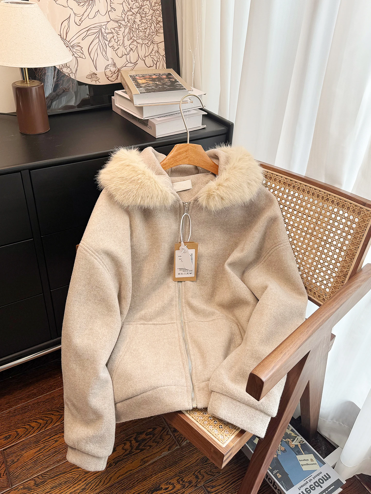 Корейский шерстяной кардиган-свитер свободного кроя для мужчин, уникальный дизайн, весна-осень, теплый
Корейский шерстяной кардиган-свитер свободного кроя для мужчин, уникальный дизайн, весна-осень, теплый