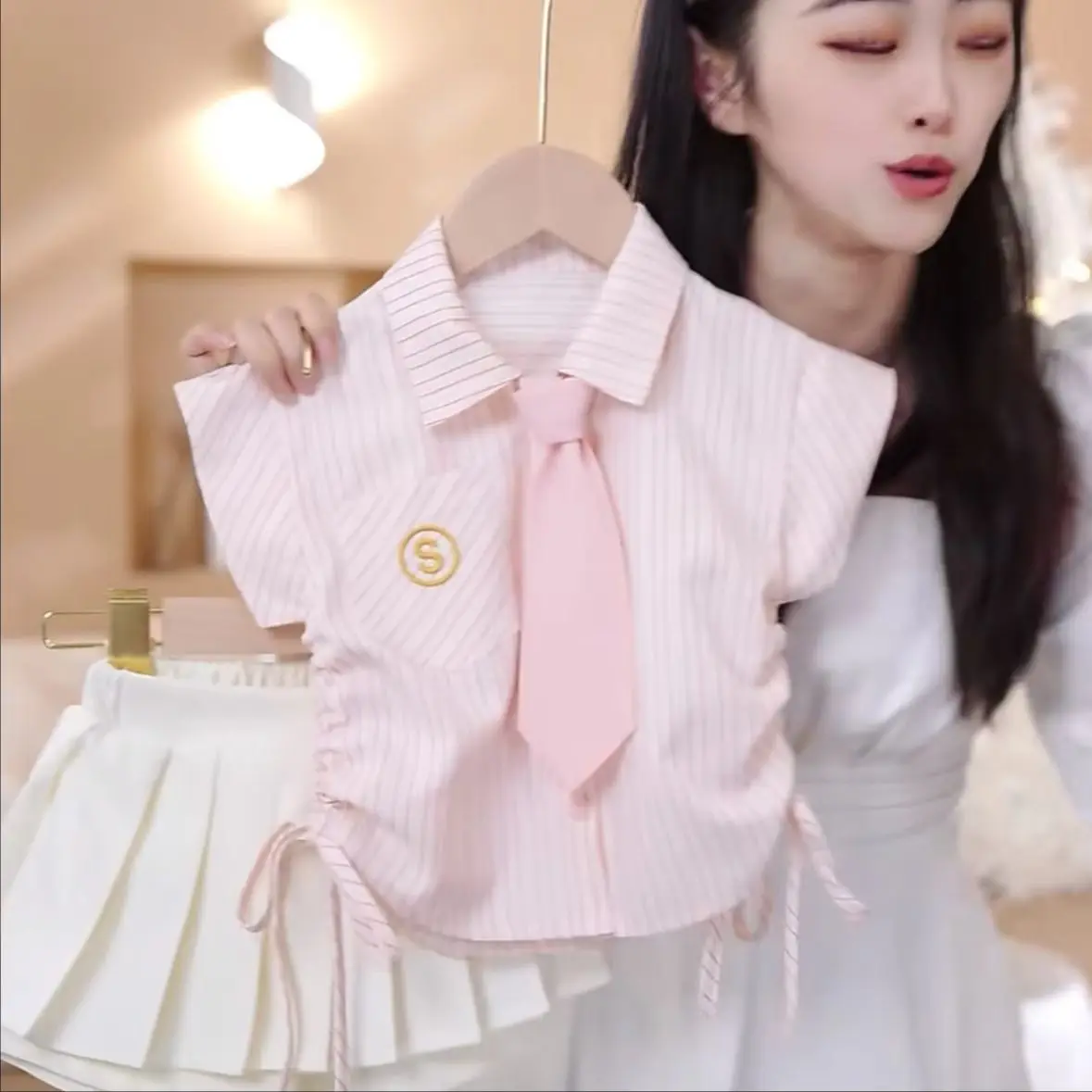 Girls' Summer Two-Piece Set Stylish Short Sleeve Pleated Skirt And Shirt Combo for Children Aged 90-150cm
Girls' Summer Two-Piece Set Stylish Short Sleeve Pleated Skirt And Shirt Combo for Children Aged 90-150cm