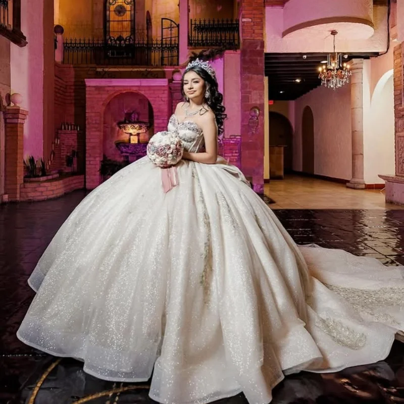Customized Shiny ivory Quinceanera Dresses Off the Shoulder sequin applique crystal Tull Bow Long tail Vestido 15 Quinceanera
Customized Shiny ivory Quinceanera Dresses Off the Shoulder sequin applique crystal Tull Bow Long tail Vestido 15 Quinceanera