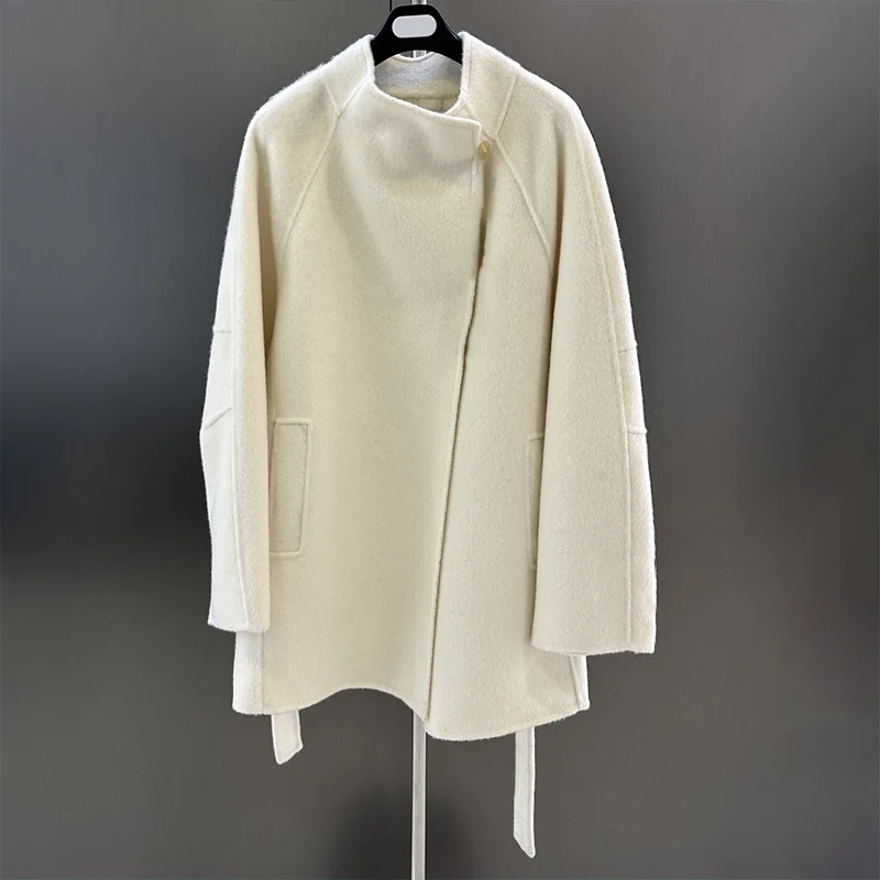 Высококачественное женское шерстяное твидовое пальто средней длины для женщин, подходит для осени и зимы, роскошная одежда 251106141.
Высококачественное женское шерстяное твидовое пальто средней длины для женщин, подходит для осени и зимы, роскошная одежда 251106141.