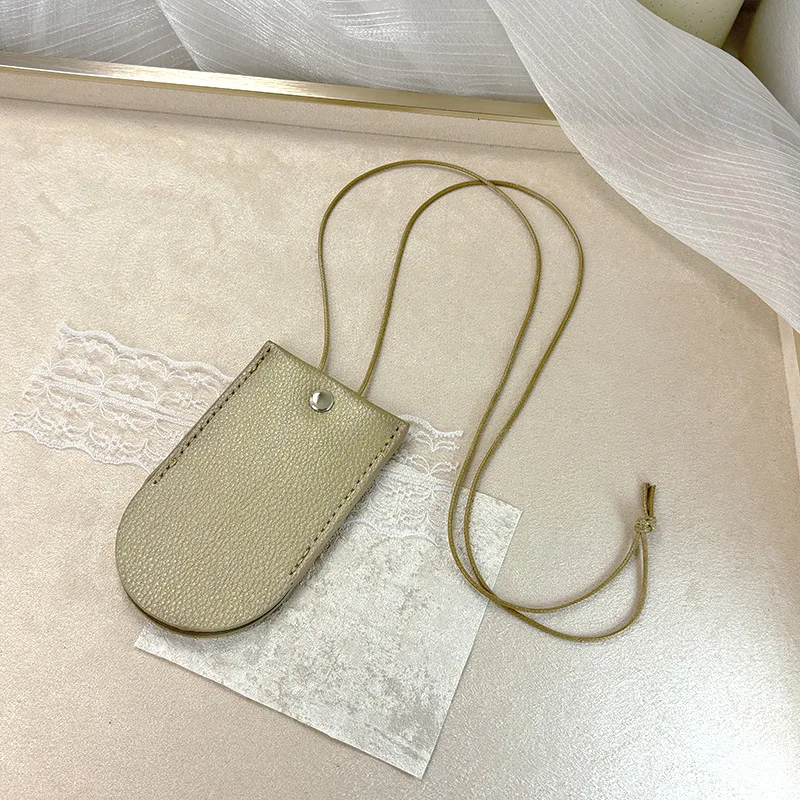 Держатель для карт, стильное ожерелье, сумка для ключей, мини-кошелек для монет, изысканный кожаный держатель для ключей для дорожных аксессуаров, подарок
Держатель для карт, стильное ожерелье, сумка для ключей, мини-кошелек для монет, изысканный кожаный держатель для ключей для дорожных аксессуаров, подарок