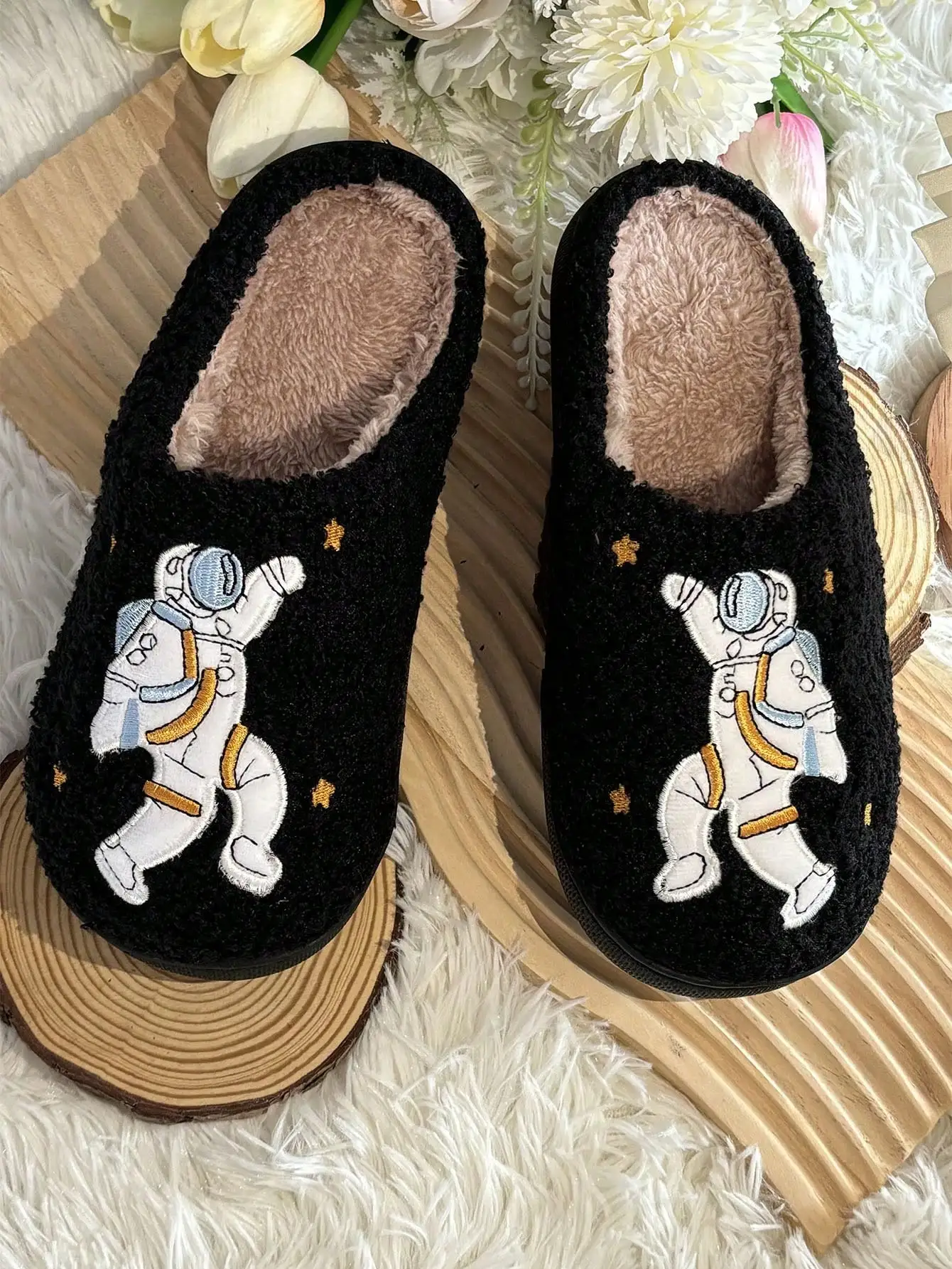 Autumn Winter Funny Astronaut & Stars Plush Slippers, Cool Embroidered Warm Anti-Slip Women Home Closed Toe Slippers
Autumn Winter Funny Astronaut & Stars Plush Slippers, Cool Embroidered Warm Anti-Slip Women Home Closed Toe Slippers