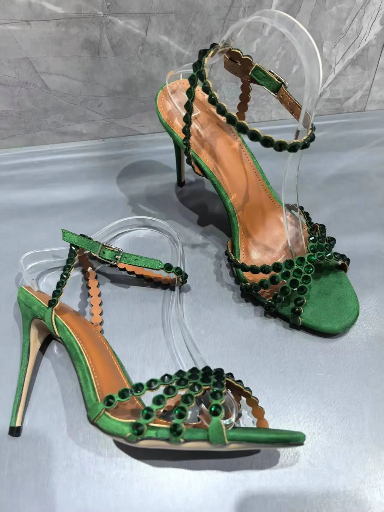 Rhinestones Strap Buckle Peep Toe Single Shoes Female 8cm 10cm 12cm High Heels Dress Lady Green Velvet Flannel Women’s Sandals
Rhinestones Strap Buckle Peep Toe Single Shoes Female 8cm 10cm 12cm High Heels Dress Lady Green Velvet Flannel Women’s Sandals