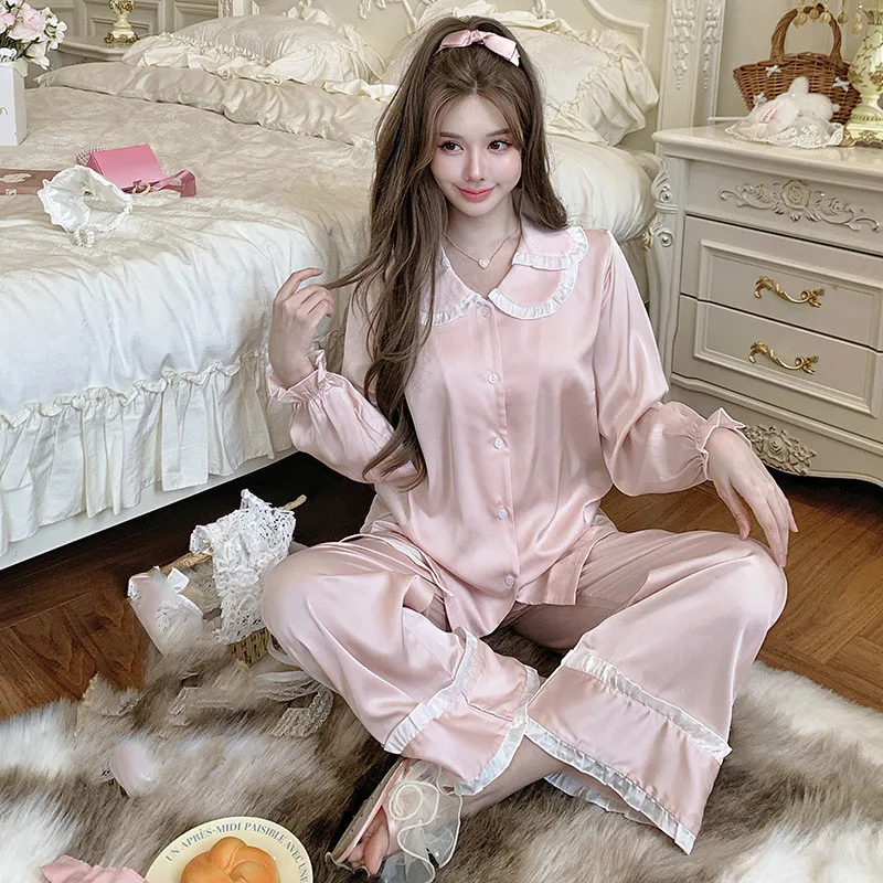 Розовый комплект женской пижамы из ледяного шелка и атласа: домашний костюм с длинными рукавами и брюками, свободный повседневный комплект для дома и отдыха
Розовый комплект женской пижамы из ледяного шелка и атласа: домашний костюм с длинными рукавами и брюками, свободный повседневный комплект для дома и отдыха