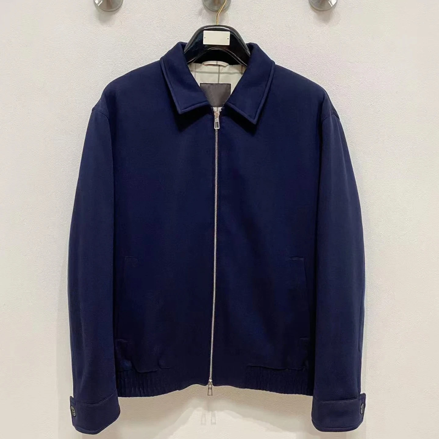 25aw LP 25aw Embroidered Wool Business Lapel Jacket
25aw LP 25aw Embroidered Wool Business Lapel Jacket