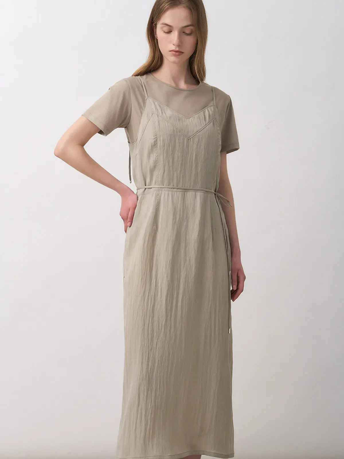 Elegant High Waist Pleated Two-Piece Set Korean Style Artistic Feel Rope Belted Skirt Suit for Women Spring Summer Office Wear
Elegant High Waist Pleated Two-Piece Set Korean Style Artistic Feel Rope Belted Skirt Suit for Women Spring Summer Office Wear
