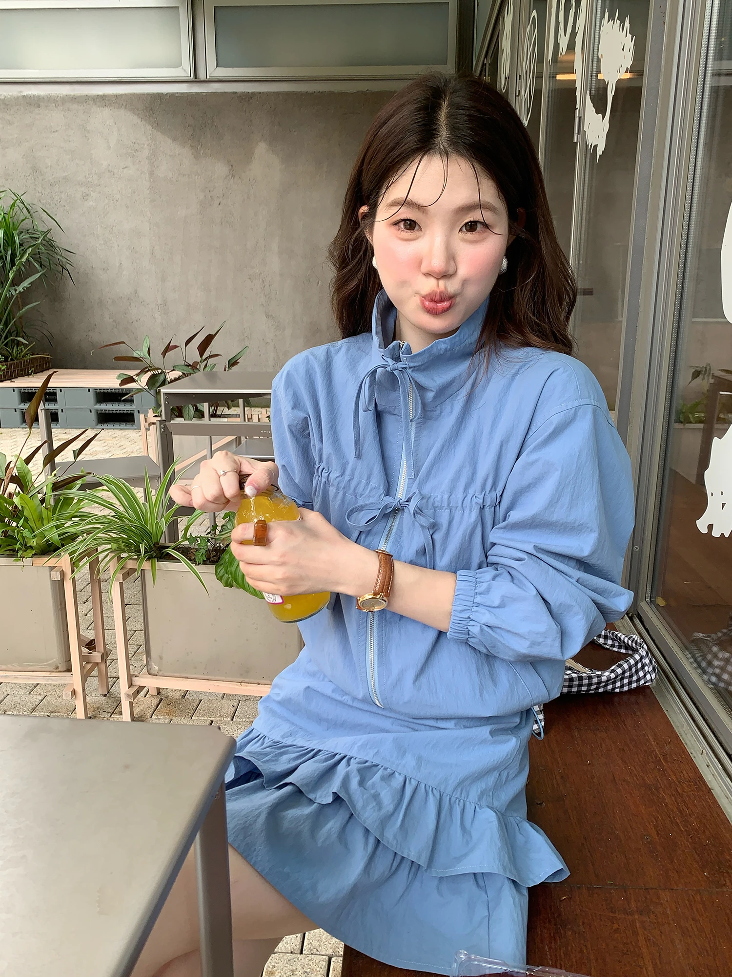 Синий комплект из двух предметов: юбка с эластичным поясом и топ в корейском стиле с морской солью, модный праздничный наряд для женщин, осенний сезон
Синий комплект из двух предметов: юбка с эластичным поясом и топ в корейском стиле с морской солью, модный праздничный наряд для женщин, осенний сезон