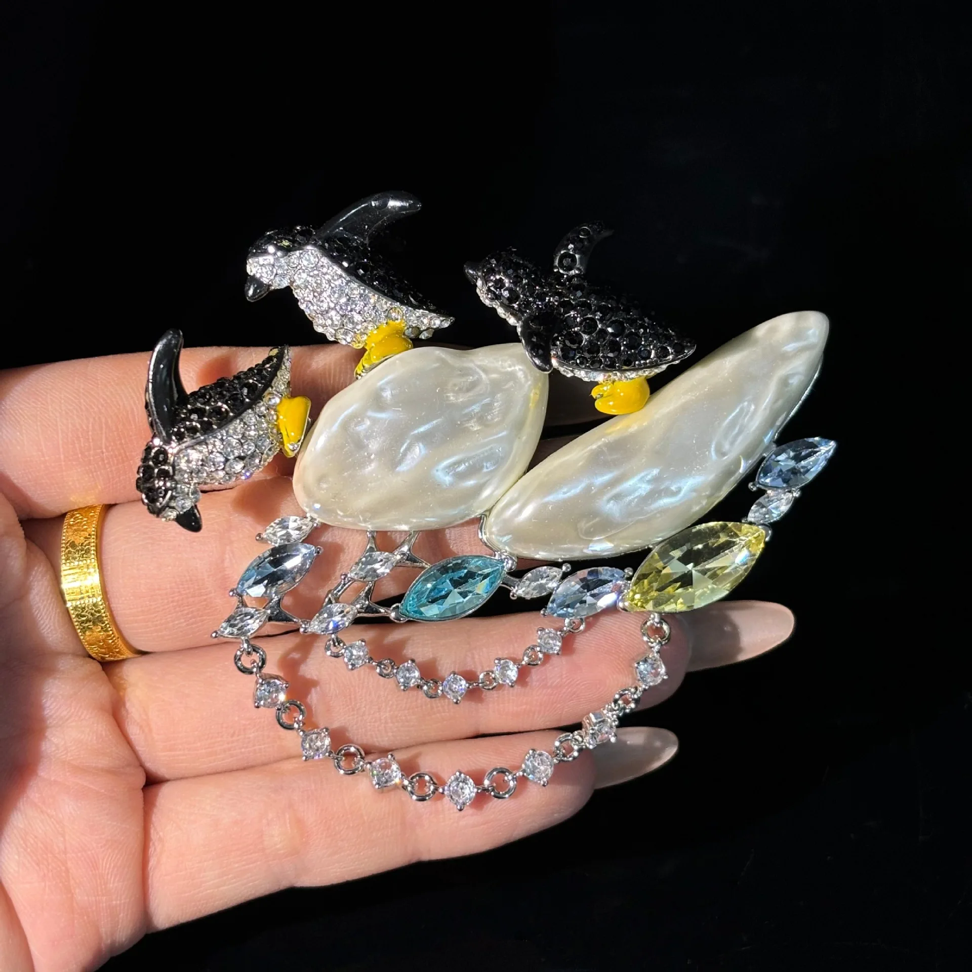 Timeless Wonder Fancy Zircon Penguin Brooch Pins for Women Designer Jewelry Runway Top Vintage Gift Rare Trendy Statement
Timeless Wonder Fancy Zircon Penguin Brooch Pins for Women Designer Jewelry Runway Top Vintage Gift Rare Trendy Statement