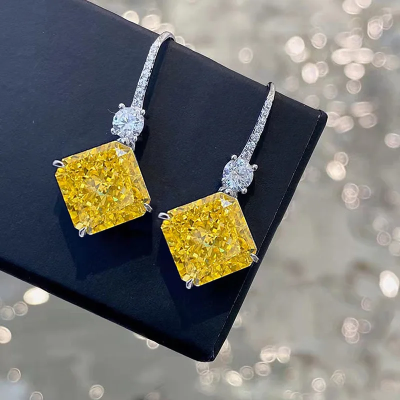 S925 Silver Ear Stud High Carbon Diamond Yellow Diamond 10 * 10 Radian Cut White Diamond High Grade Earring Jewelry
S925 Silver Ear Stud High Carbon Diamond Yellow Diamond 10 * 10 Radian Cut White Diamond High Grade Earring Jewelry