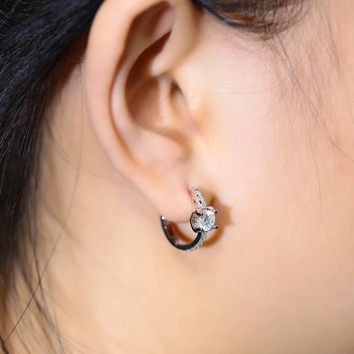 925 Sterling Silver Earrings Moissanite Stud Elegant Hypoallergenic Jewelry for Women Classic Circular Cutting Light luxury Gift
925 Sterling Silver Earrings Moissanite Stud Elegant Hypoallergenic Jewelry for Women Classic Circular Cutting Light luxury Gift