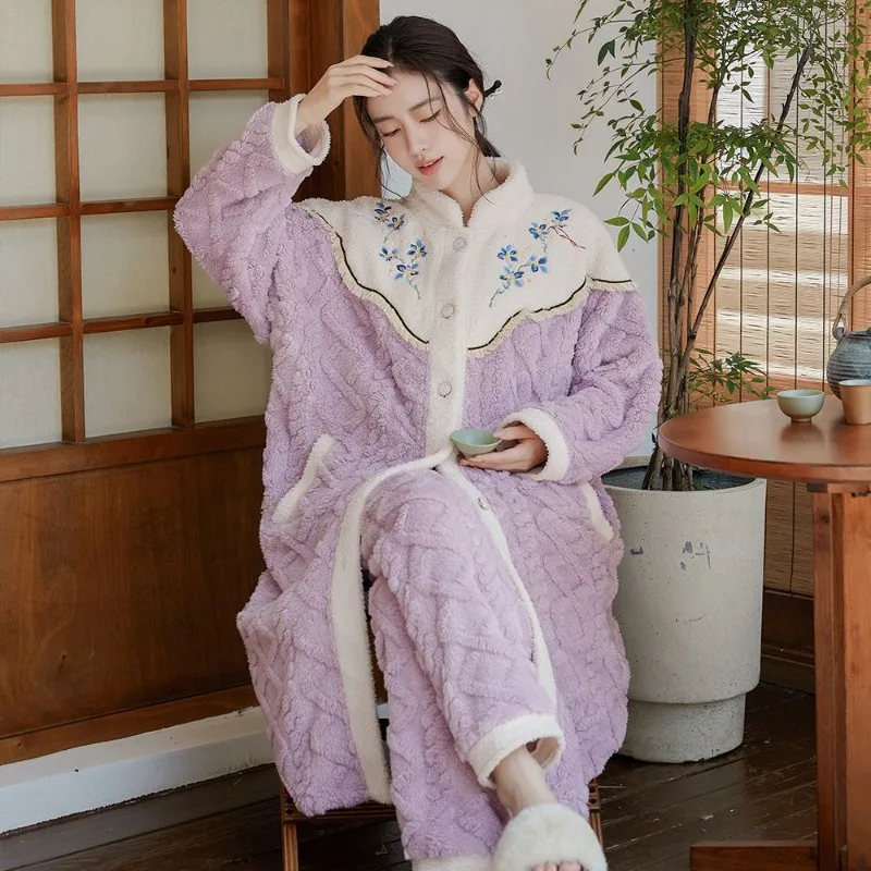 Зимняя ночная рубашка из кораллового флиса, женская утолщенная и флисовая ночная рубашка, новый длинный пижамный комплект в китайском стиле, которую можно носить на улице, домашняя одежда
Зимняя ночная рубашка из кораллового флиса, женская утолщенная и флисовая ночная рубашка, новый длинный пижамный комплект в китайском стиле, которую можно носить на улице, домашняя одежда