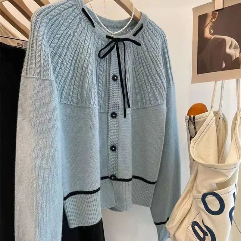 Женский свободный свитер с бантом, весенний кардиган с круглым вырезом, новый Яркий Универсальный однобортный жакет во французском стиле, топы для столкновений 
Женский свободный свитер с бантом, весенний кардиган с круглым вырезом, новый Яркий Универсальный однобортный жакет во французском стиле, топы для столкновений