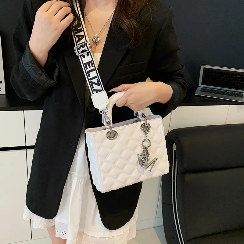 High-End Trendy Clutch Mini Bag Unique With Paris Design For Women Casual And Business Elegant
High-End Trendy Clutch Mini Bag Unique With Paris Design For Women Casual And Business Elegant