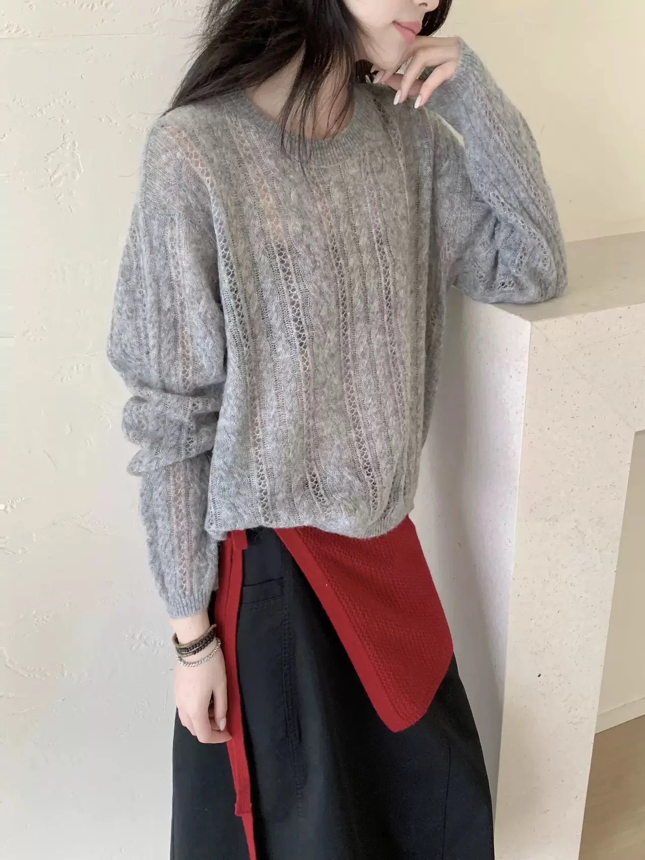 Loose Fit round Neck Knitted Sweater Hollow out Design Women's Base Layer Top Korean Style Comfortable Soft Long Sleeve Shirt
Loose Fit round Neck Knitted Sweater Hollow out Design Women's Base Layer Top Korean Style Comfortable Soft Long Sleeve Shirt