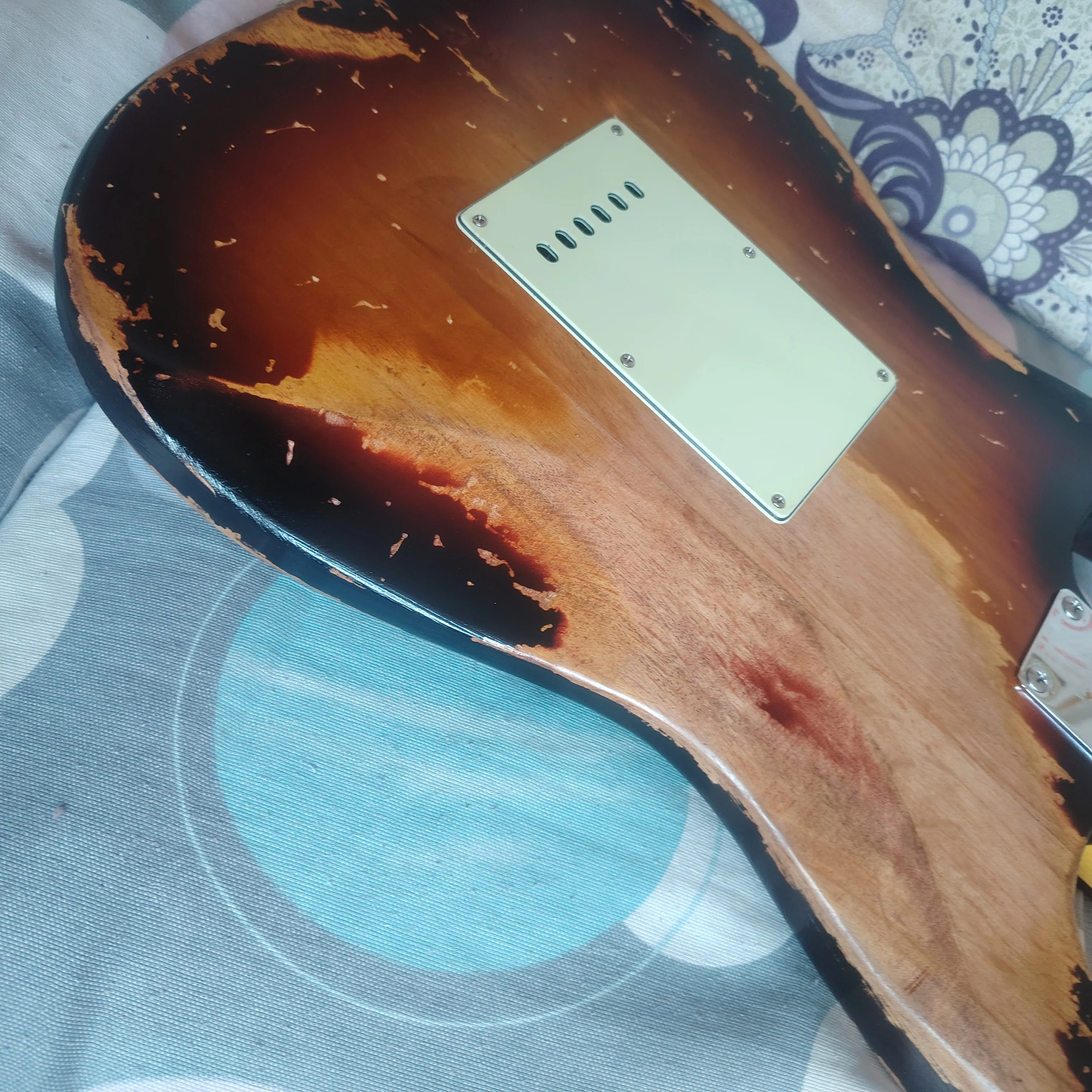High quality in stock, professional debugging, relic processing, electric guitar, fast delivery
High quality in stock, professional debugging, relic processing, electric guitar, fast delivery